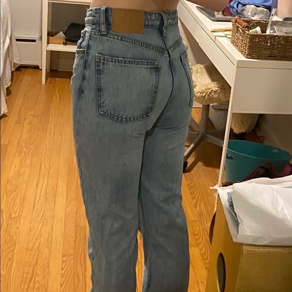 Zara mid/high rise light wash jeans - Picture 3 of 3